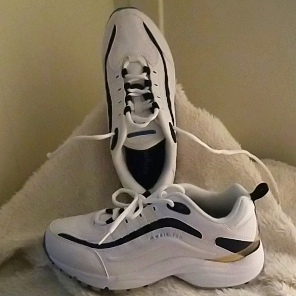 Easy spirit tennis shoe